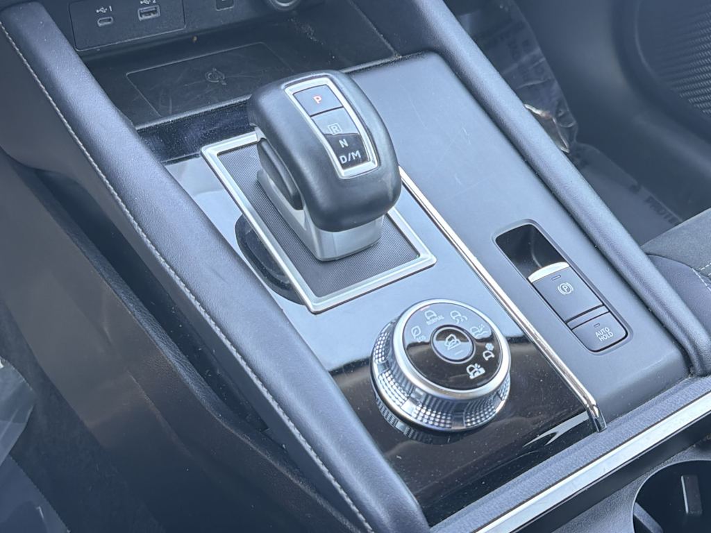 Thumbnail: 2024 Mitsubishi Outlander - 14