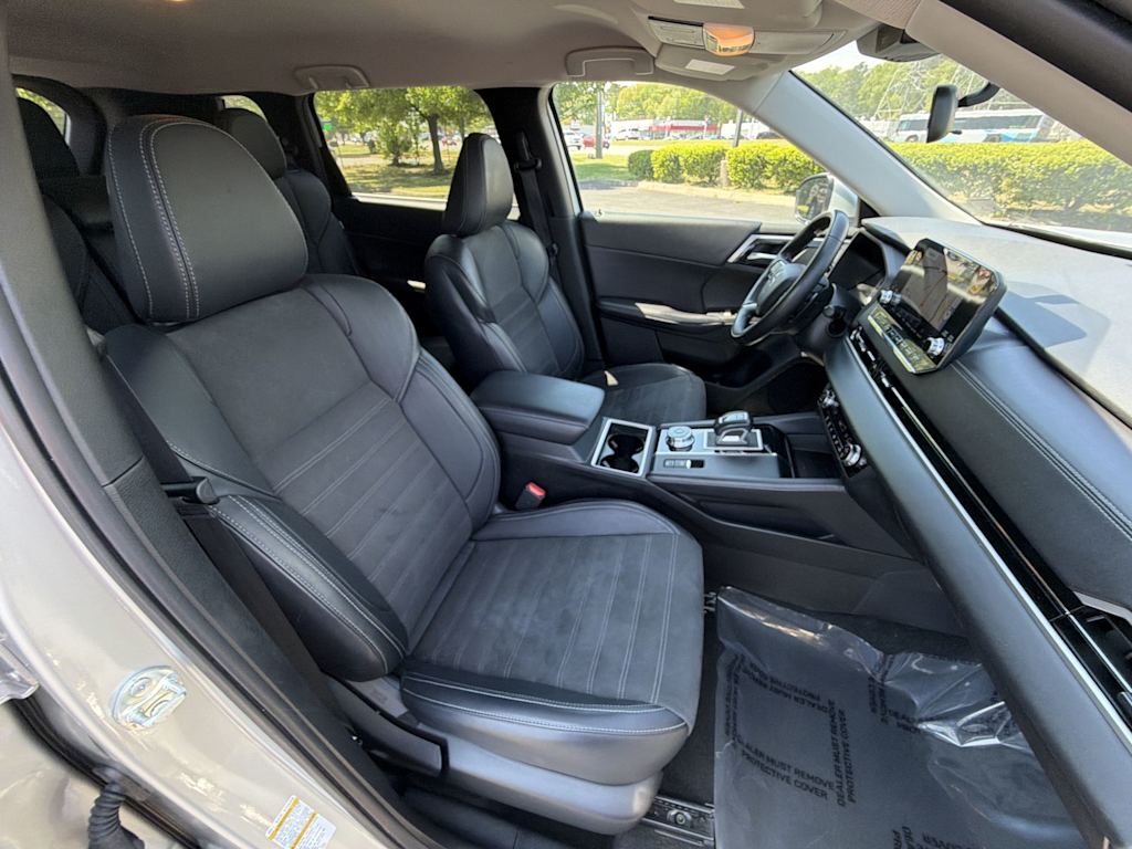 Thumbnail: 2024 Mitsubishi Outlander - 11