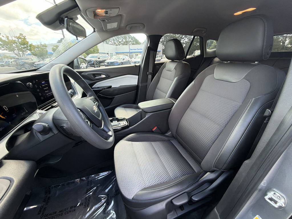 Thumbnail: 2025 Chevrolet Trax - 8