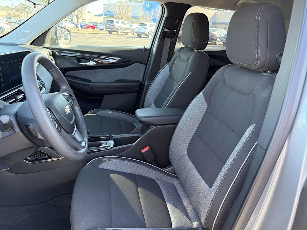 Thumbnail: 2025 Chevrolet TrailBlazer - 9