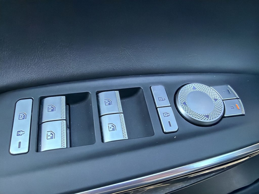 Thumbnail: 2025 Genesis GV70 - 21