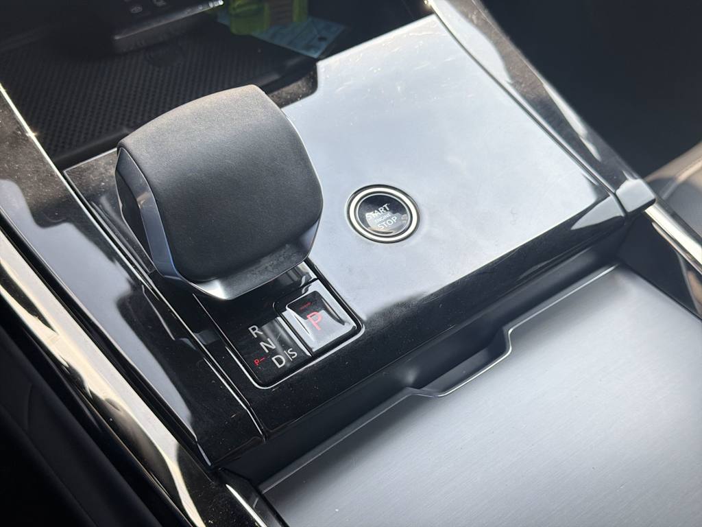 Thumbnail: 2025 Land Rover Range Rover Sport - 25