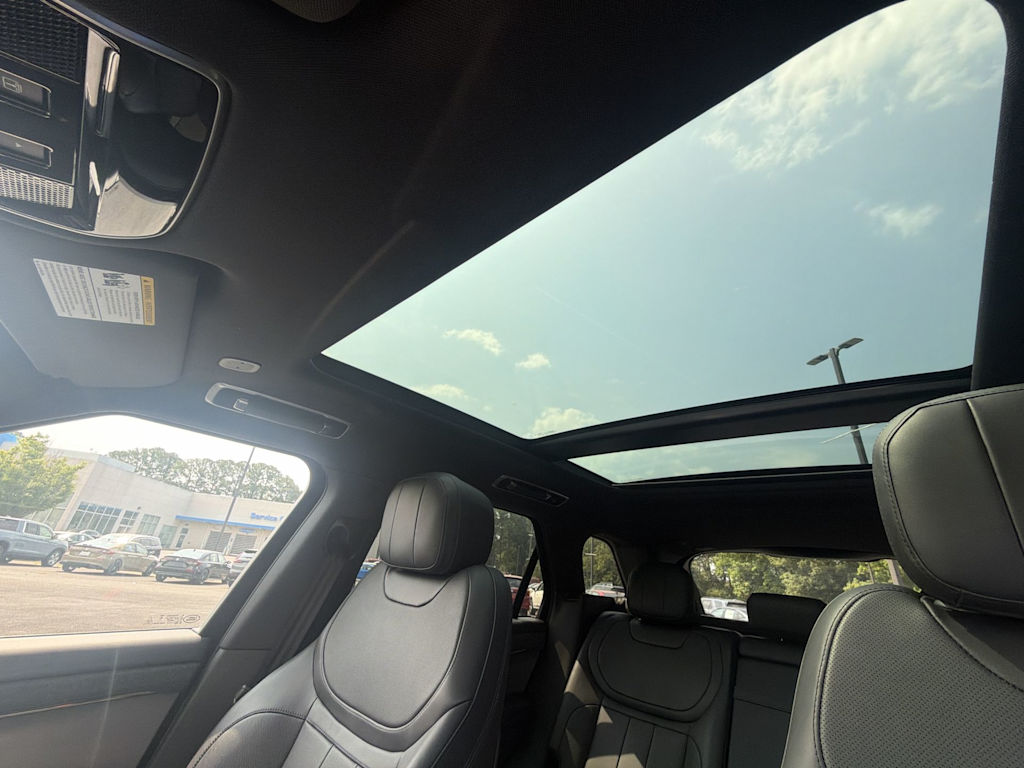 Thumbnail: 2025 Land Rover Range Rover Sport - 22