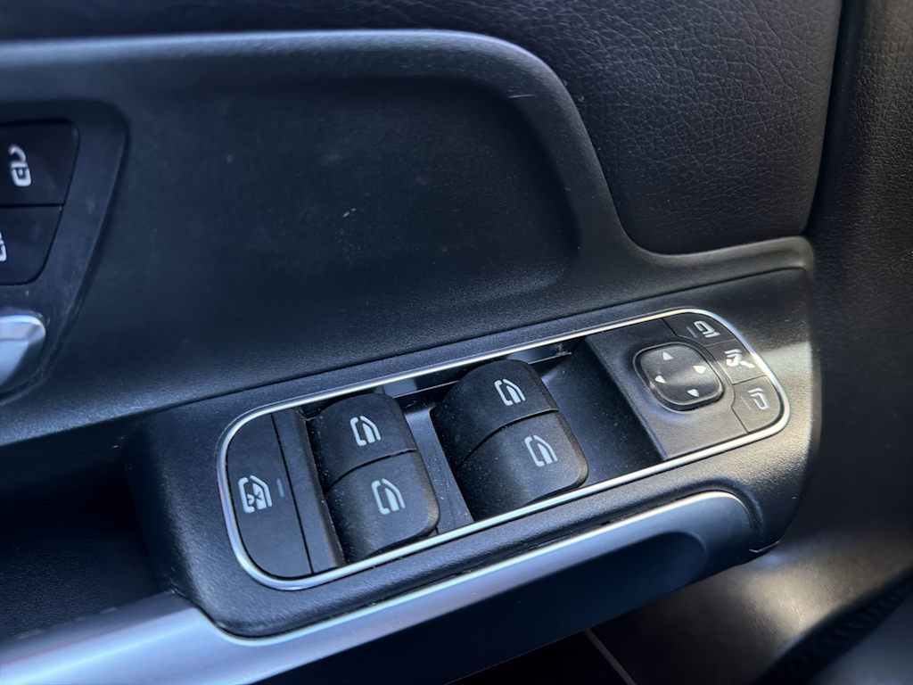 Thumbnail: 2020 Mercedes-Benz GLB - 20