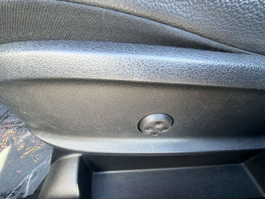 Thumbnail: 2020 Mercedes-Benz GLB - 19