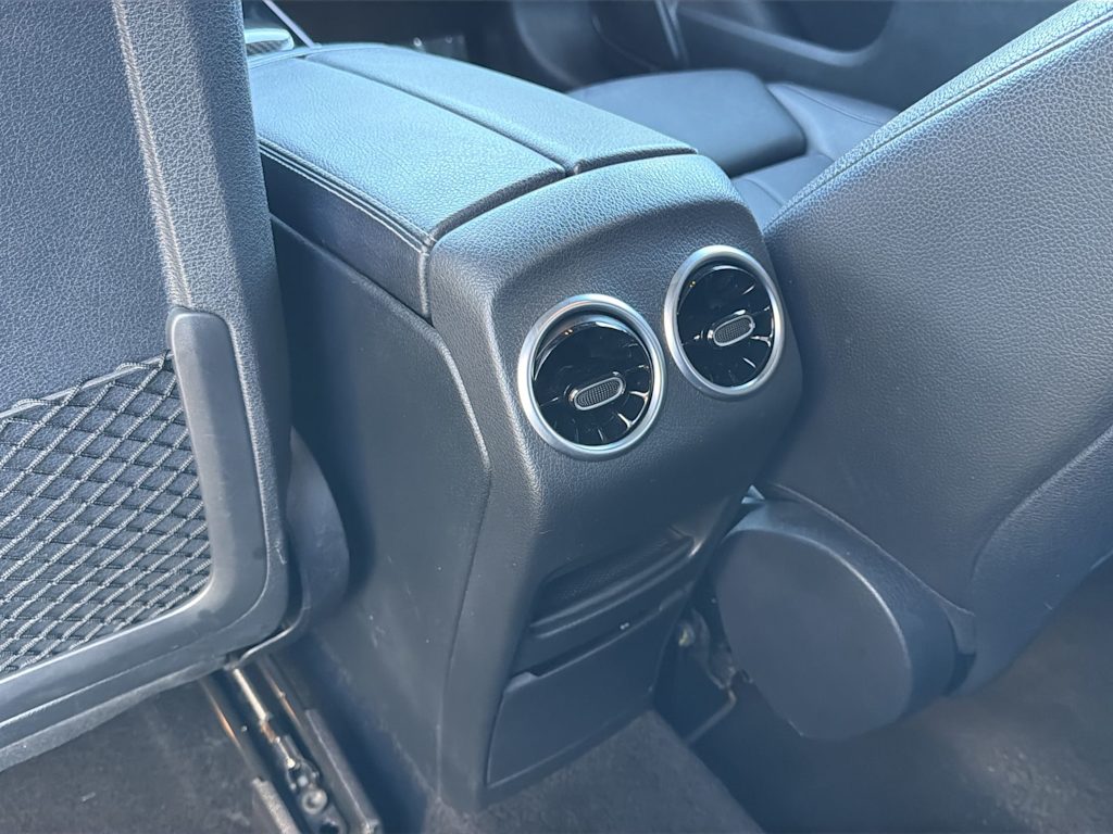 Thumbnail: 2020 Mercedes-Benz GLB - 24