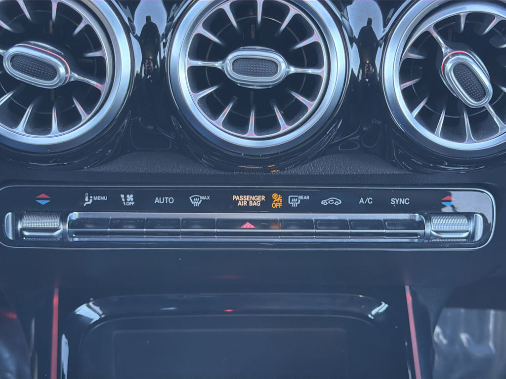 Thumbnail: 2020 Mercedes-Benz GLB - 22