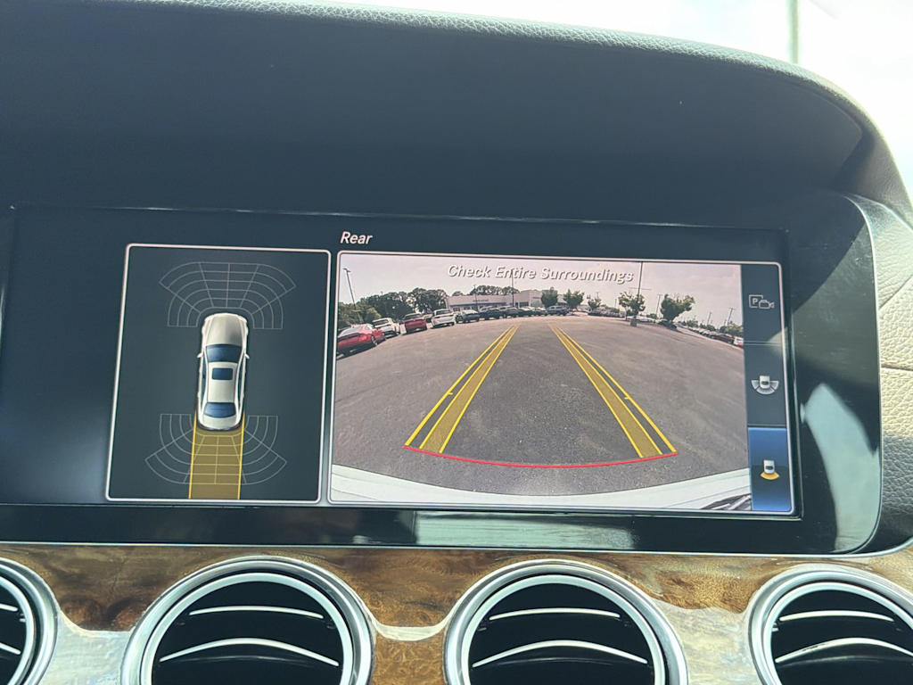 Thumbnail: 2018 Mercedes-Benz E-Class - 26