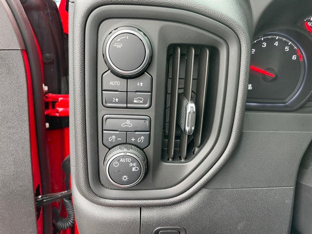 2025 Chevrolet Silverado 1500 Custom 24