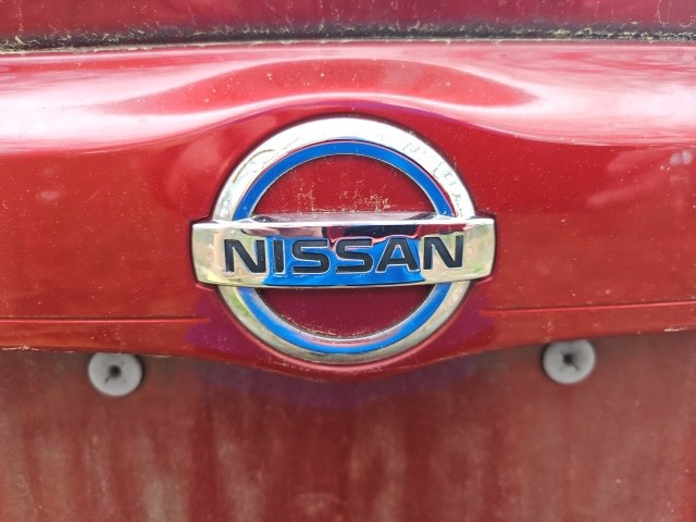 2012 Nissan Versa SV 17
