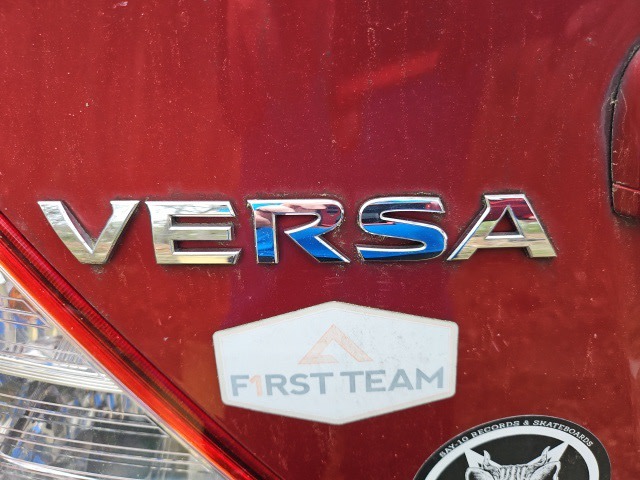 2012 Nissan Versa SV 5