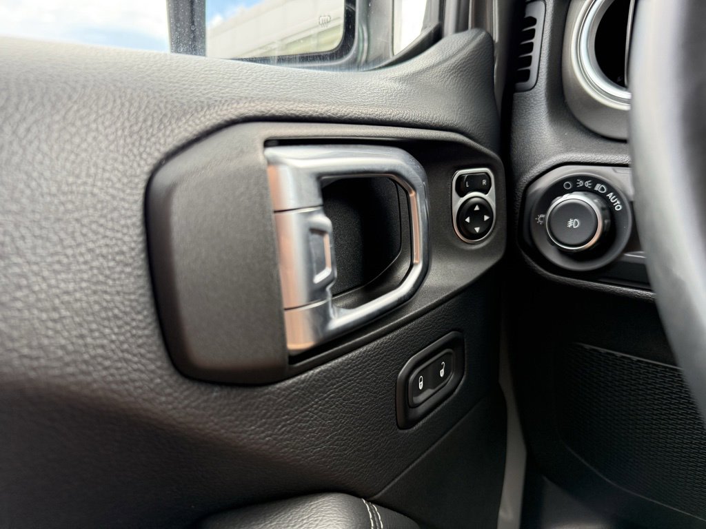 Thumbnail: 2018 Jeep Wrangler - 22