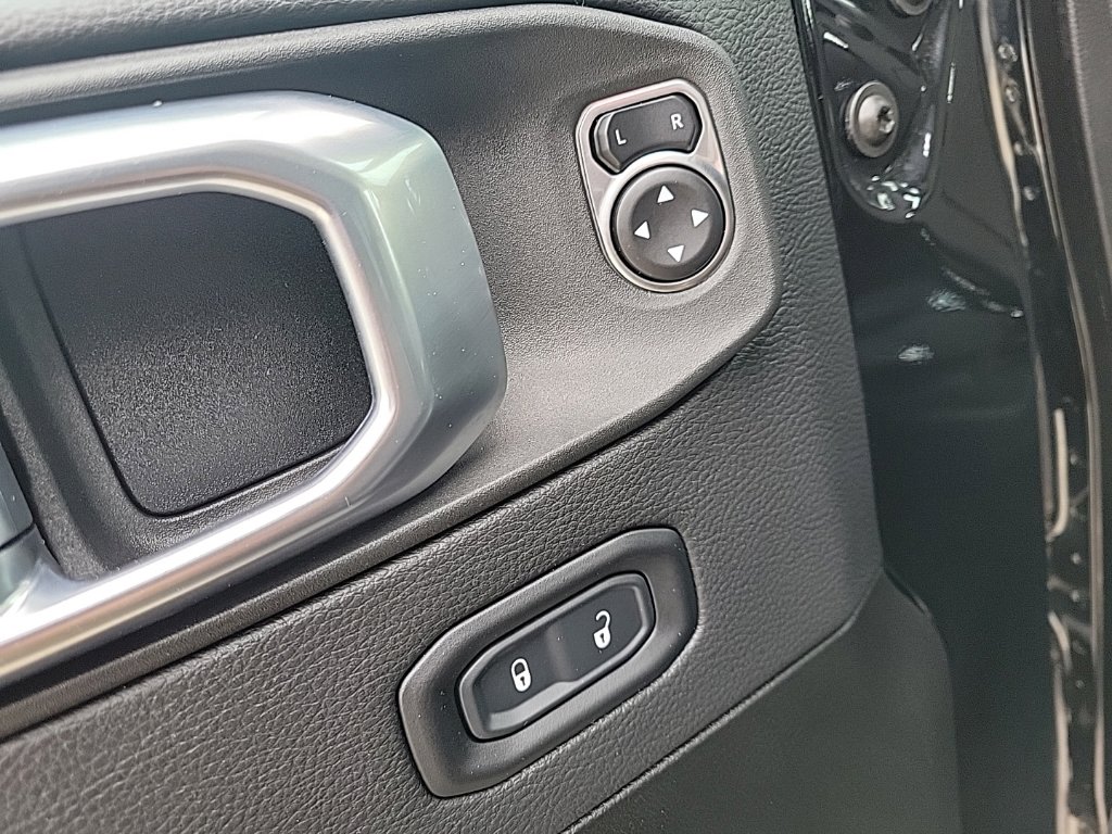 Thumbnail: 2022 Jeep Wrangler - 31