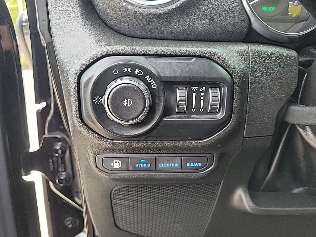 Thumbnail: 2022 Jeep Wrangler - 32