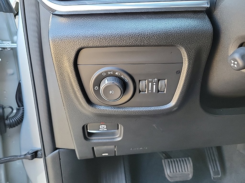 Thumbnail: 2023 Jeep Grand Cherokee - 34