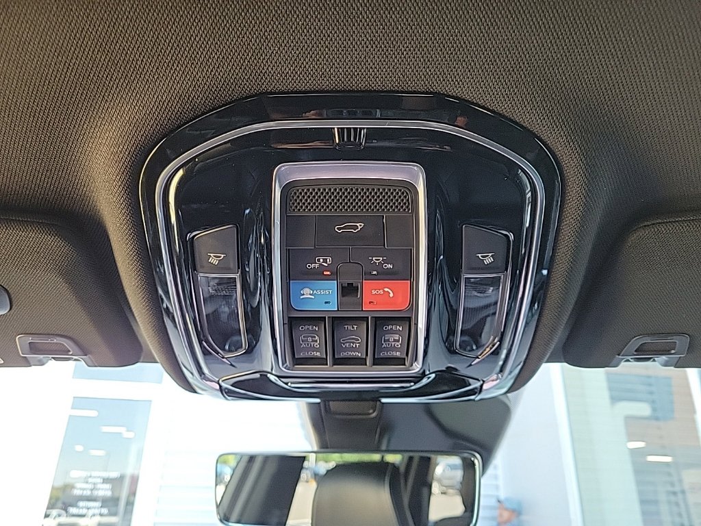 Thumbnail: 2023 Jeep Grand Cherokee - 35