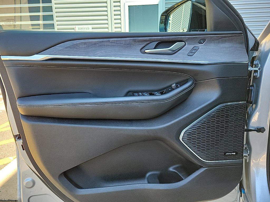 Thumbnail: 2023 Jeep Grand Cherokee - 30