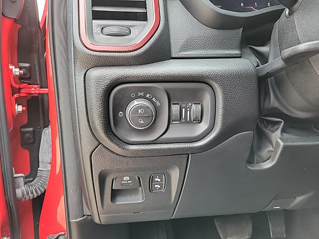 Thumbnail: 2025 RAM 1500 - 28
