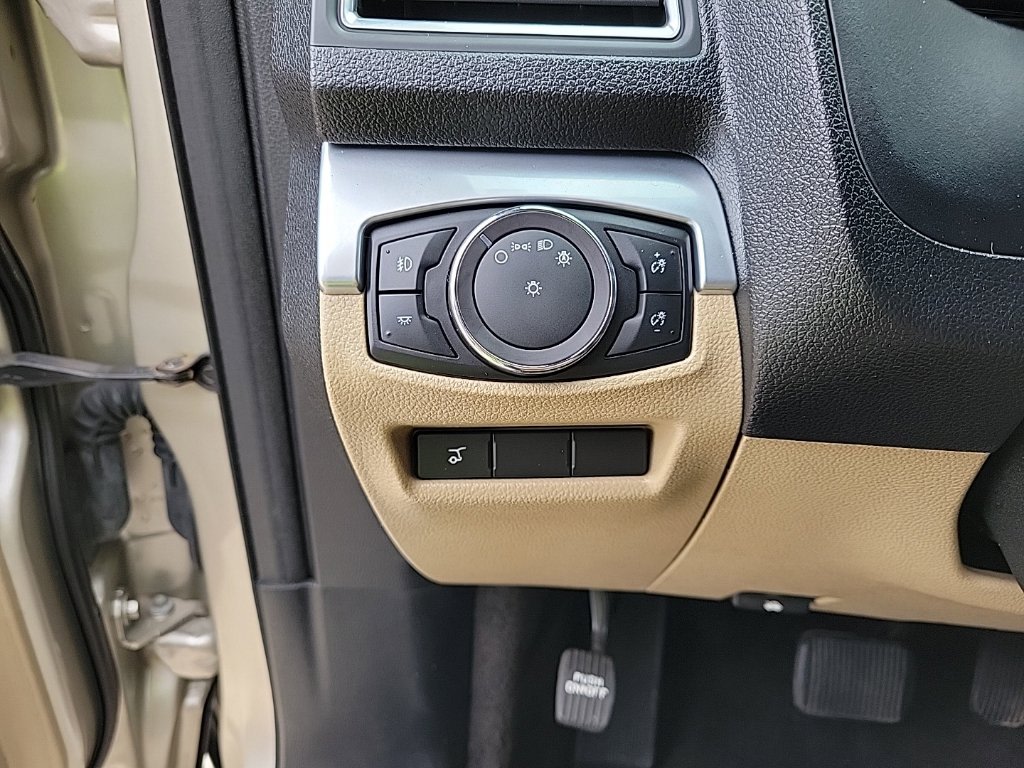 Thumbnail: 2017 Ford Explorer - 35