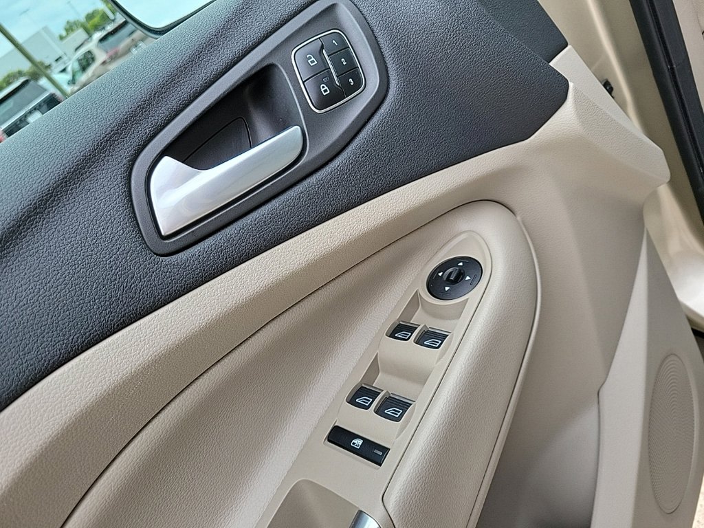 Thumbnail: 2017 Ford Escape - 31