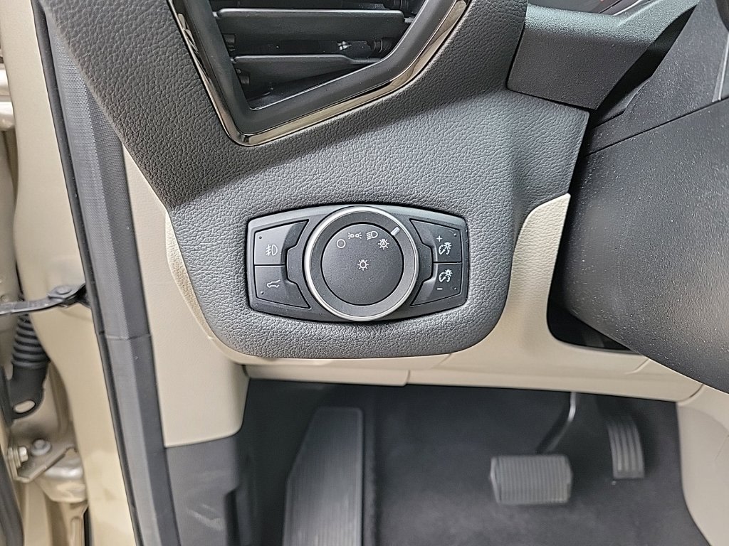 Thumbnail: 2017 Ford Escape - 32