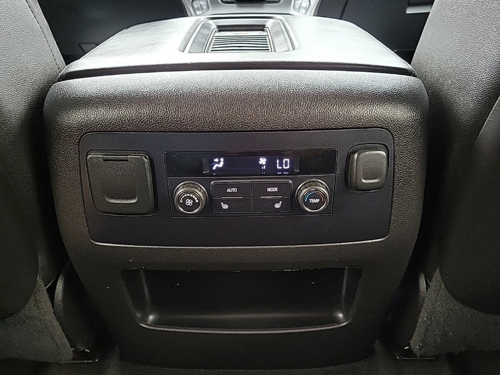Thumbnail: 2016 Chevrolet Suburban - 26