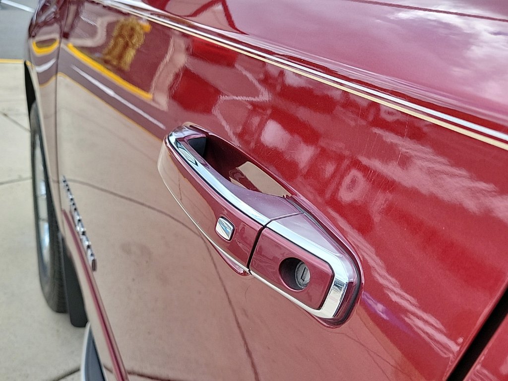 Thumbnail: 2016 Chevrolet Suburban - 6