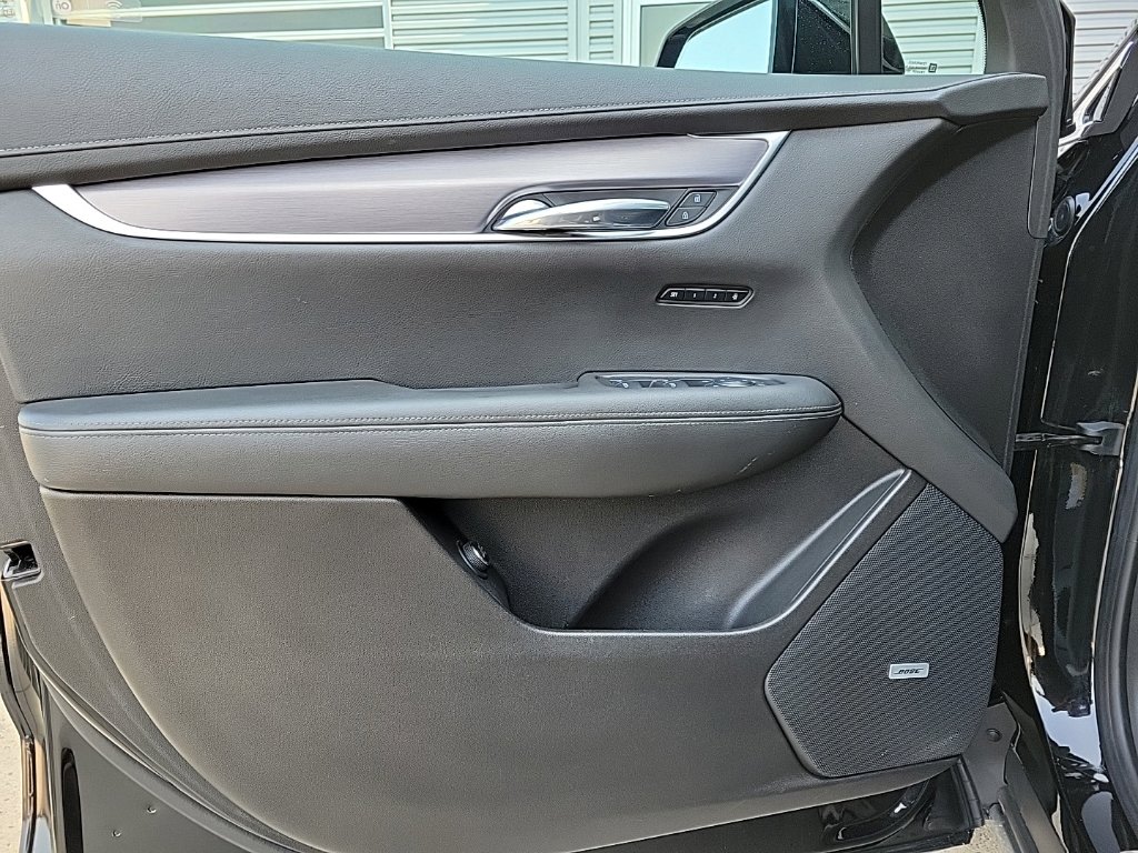 Thumbnail: 2024 Cadillac XT6 - 32