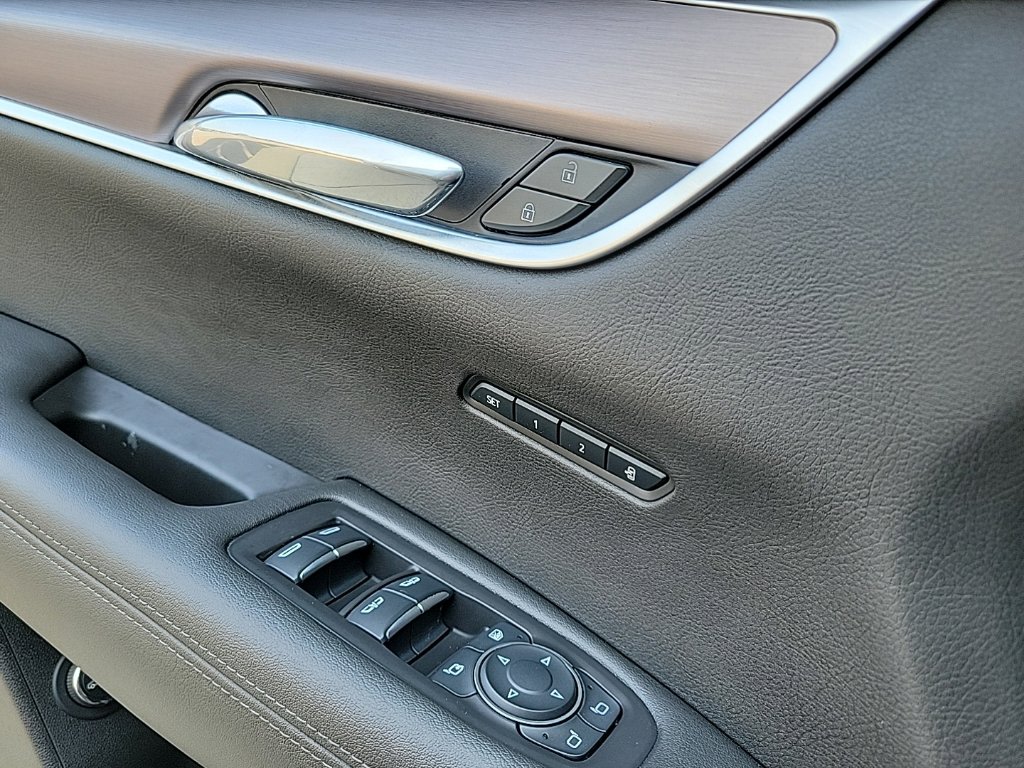 Thumbnail: 2024 Cadillac XT6 - 6