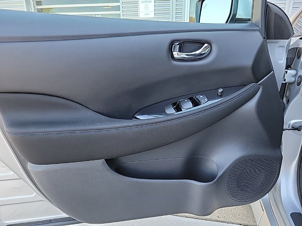 Thumbnail: 2023 Nissan Leaf - 26