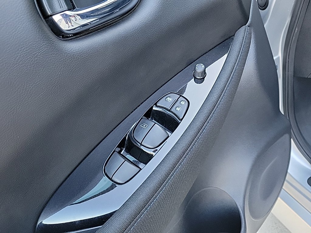 Thumbnail: 2023 Nissan Leaf - 27