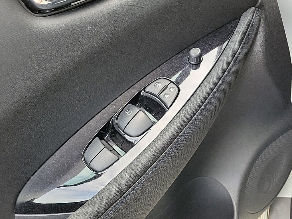 Thumbnail: 2023 Nissan Leaf - 29