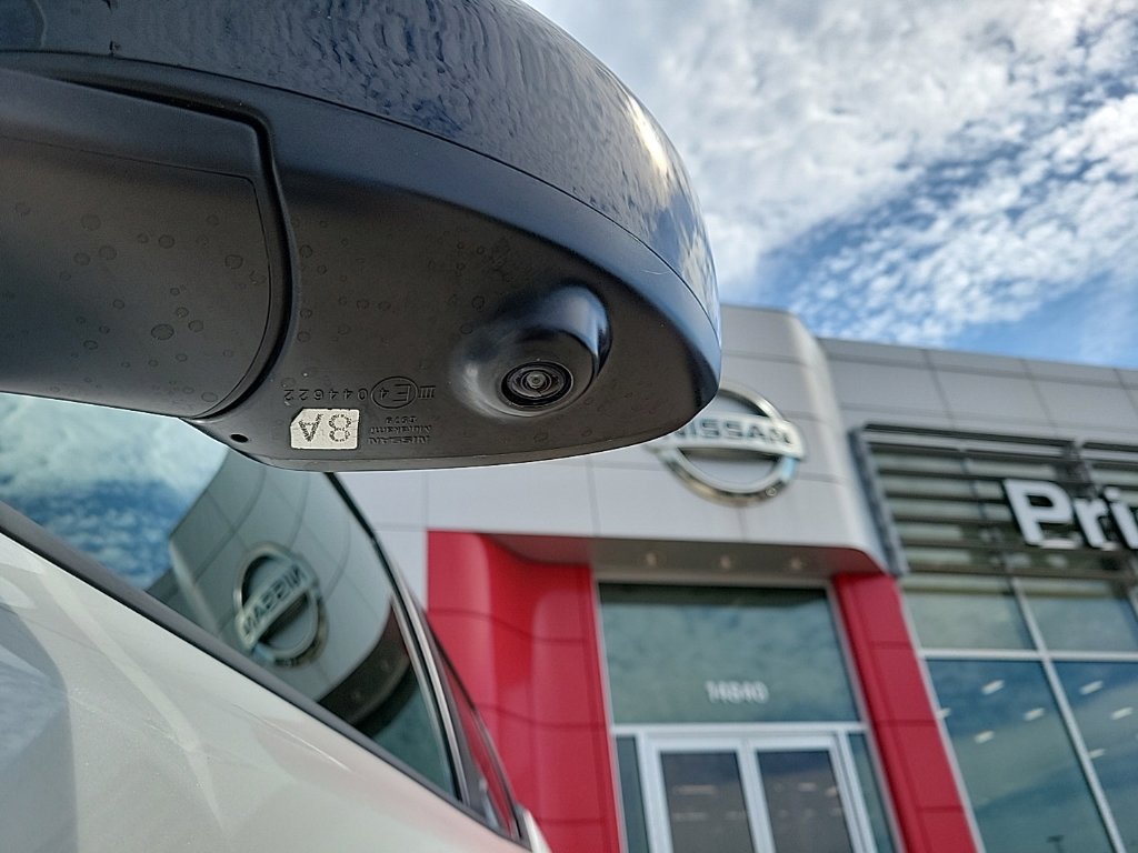 Thumbnail: 2023 Nissan Leaf - 13
