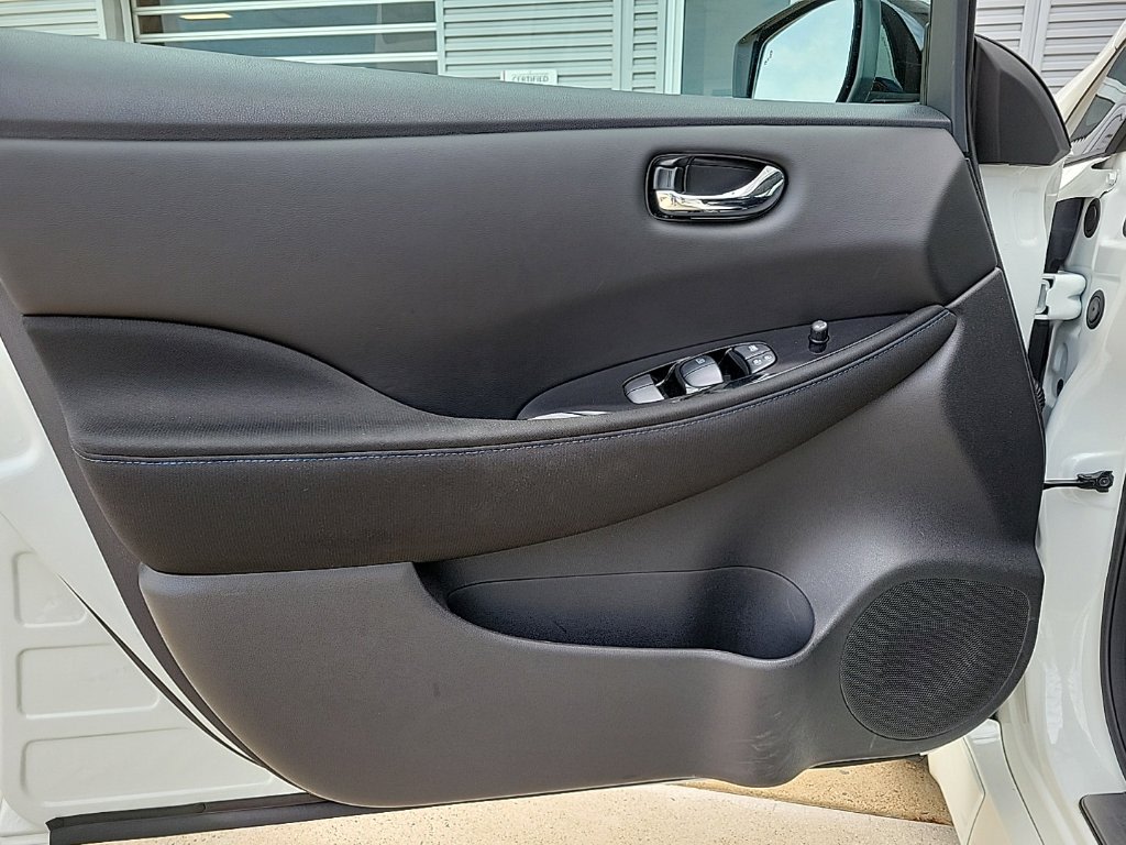 Thumbnail: 2023 Nissan Leaf - 28
