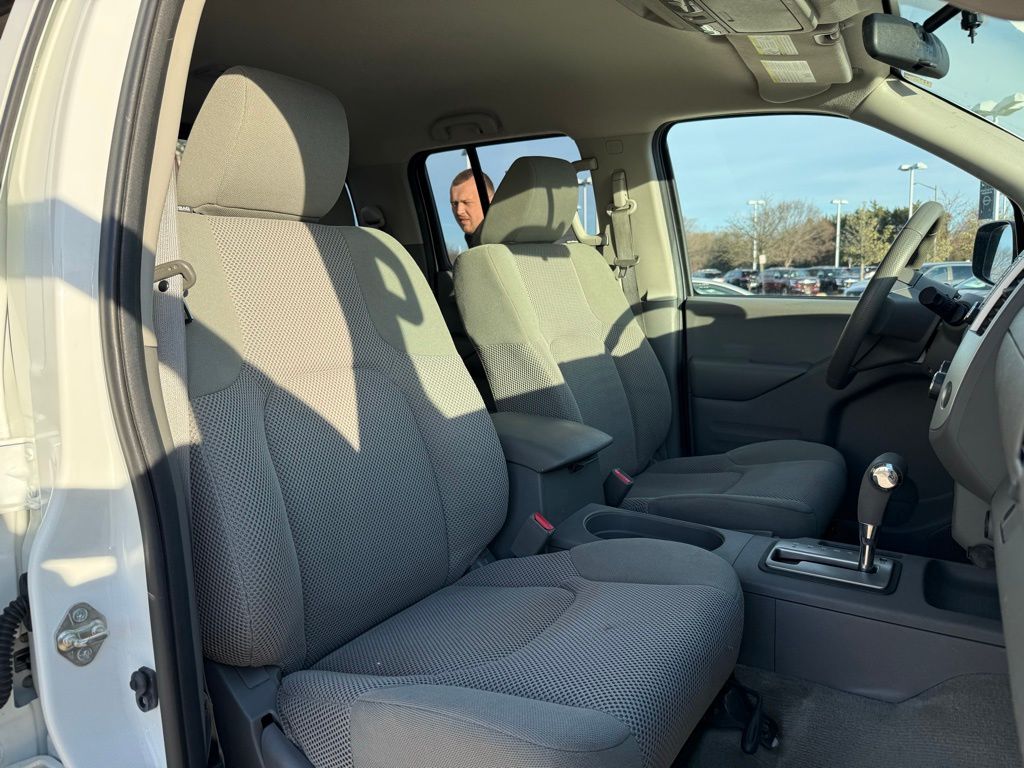 2018 Nissan Frontier SV 10