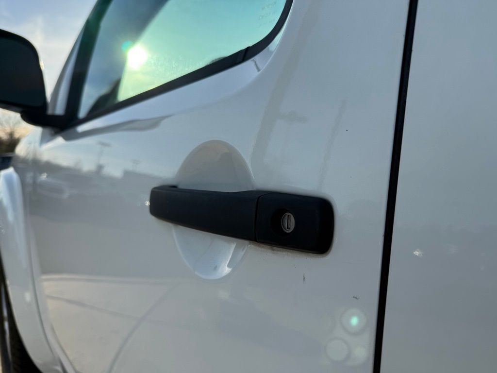 2018 Nissan Frontier SV 16