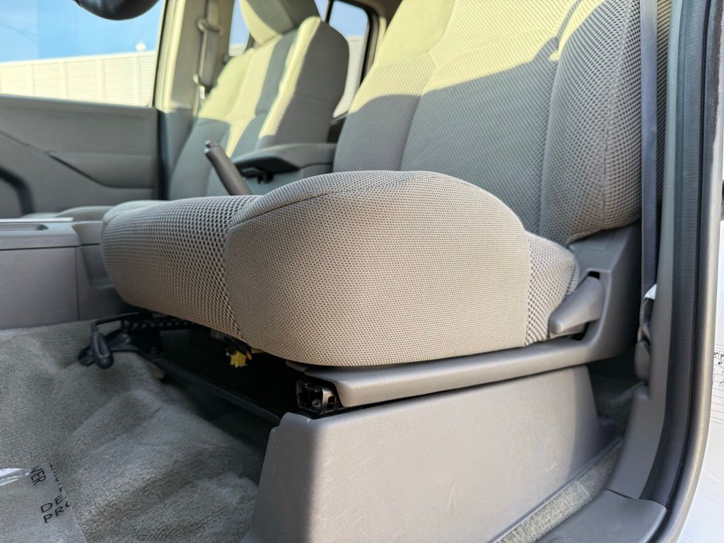 2018 Nissan Frontier SV 9