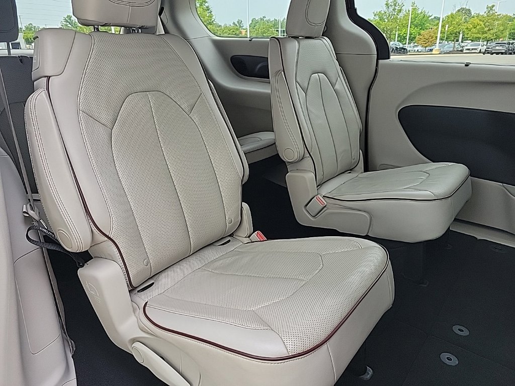 Thumbnail: 2017 Chrysler Pacifica - 22