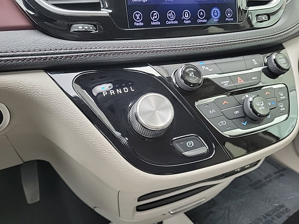 Thumbnail: 2017 Chrysler Pacifica - 32