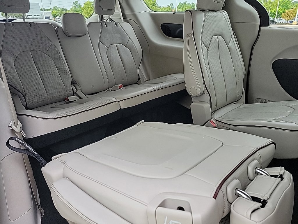 Thumbnail: 2017 Chrysler Pacifica - 11