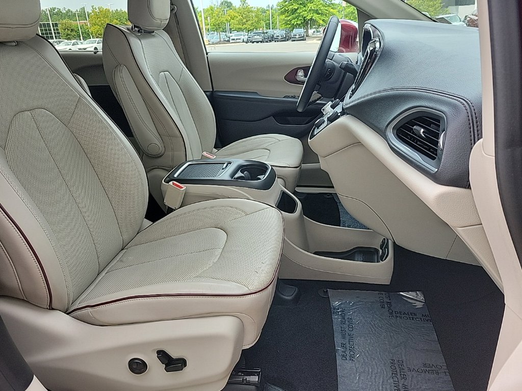 Thumbnail: 2017 Chrysler Pacifica - 24