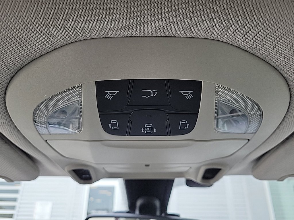 Thumbnail: 2017 Chrysler Pacifica - 37