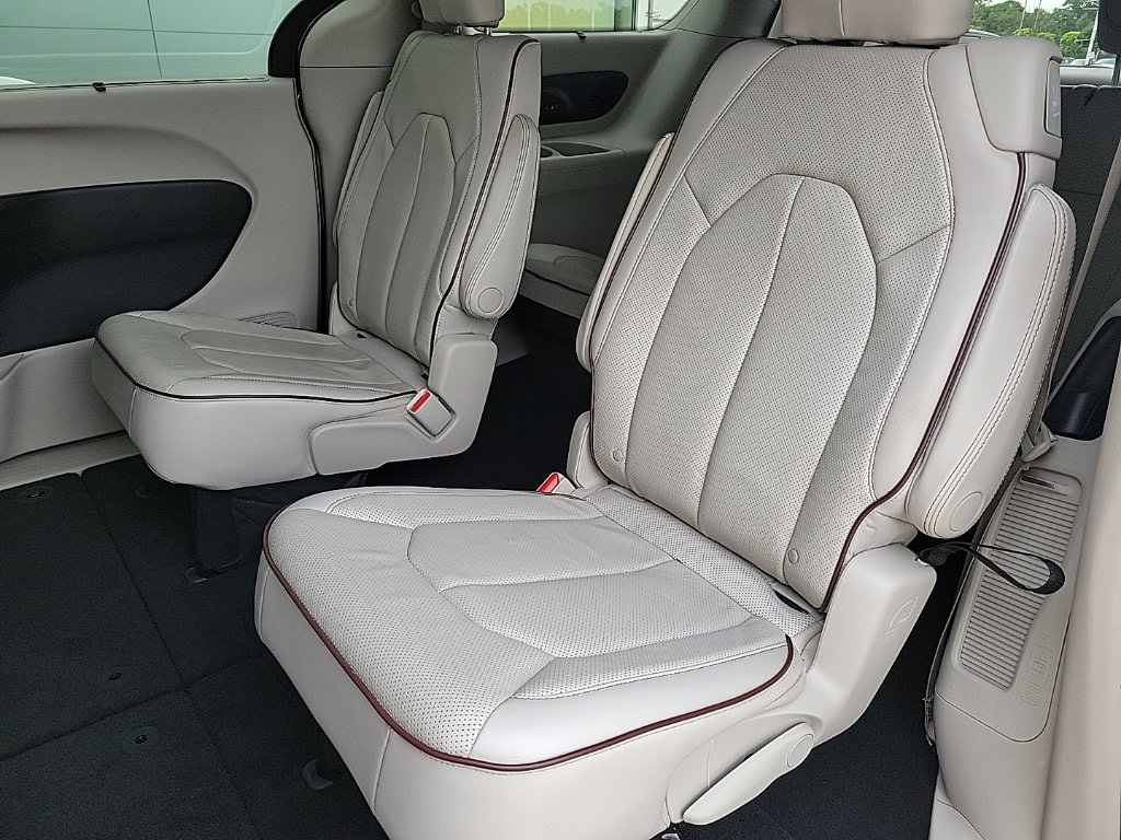 Thumbnail: 2017 Chrysler Pacifica - 12