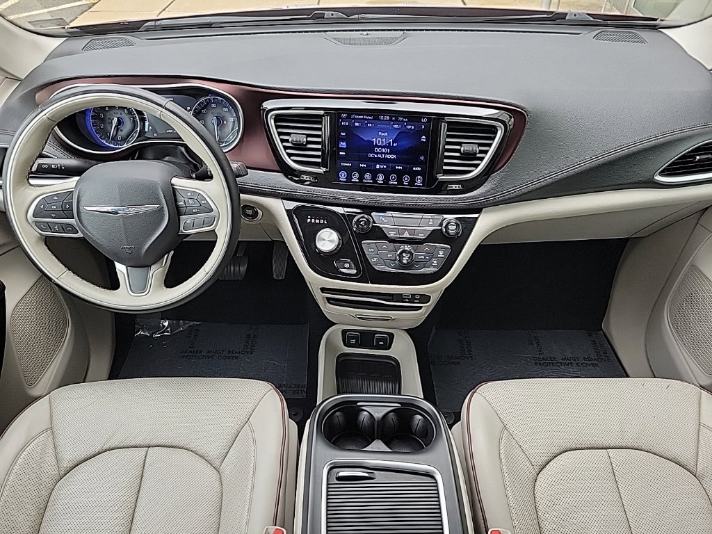 Thumbnail: 2017 Chrysler Pacifica - 2