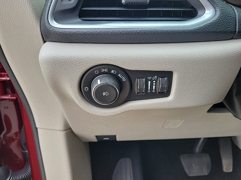 Thumbnail: 2017 Chrysler Pacifica - 35