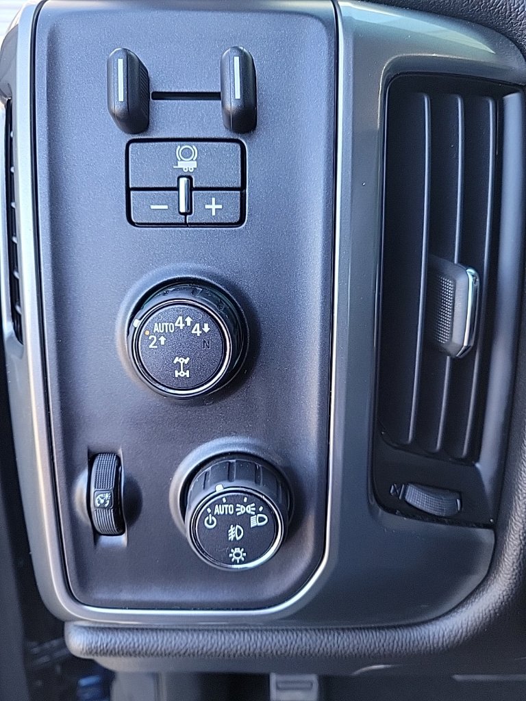 Thumbnail: 2018 Chevrolet Silverado 1500 - 24