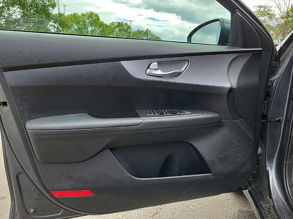 Thumbnail: 2024 Kia Forte - 16