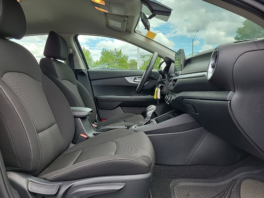 Thumbnail: 2024 Kia Forte - 9