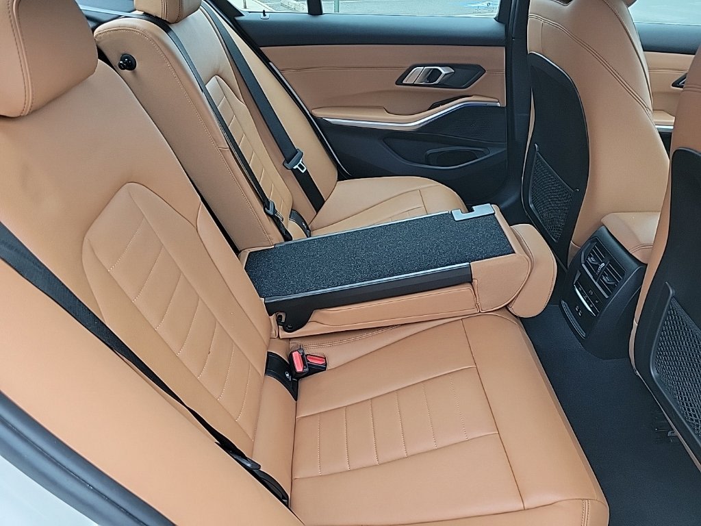 Thumbnail: 2021 BMW 3 Series - 24