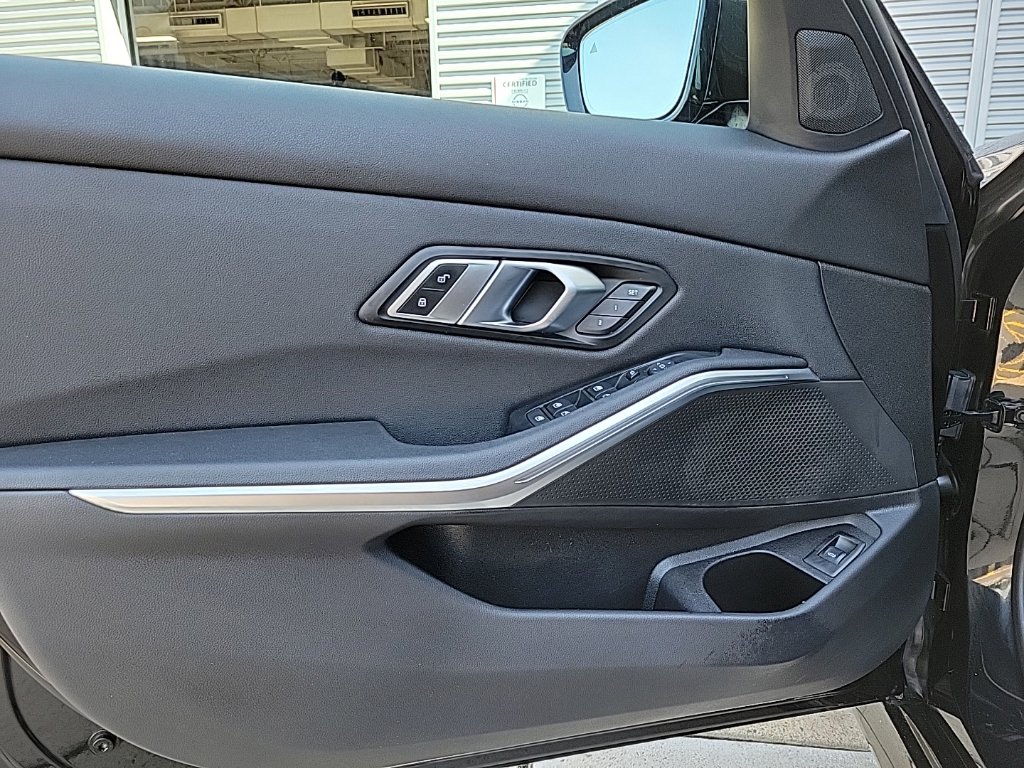 Thumbnail: 2021 BMW 3 Series - 25